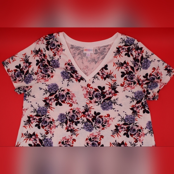 Womens Floral Vneck Tee Creme (L) - Picture 5 of 6